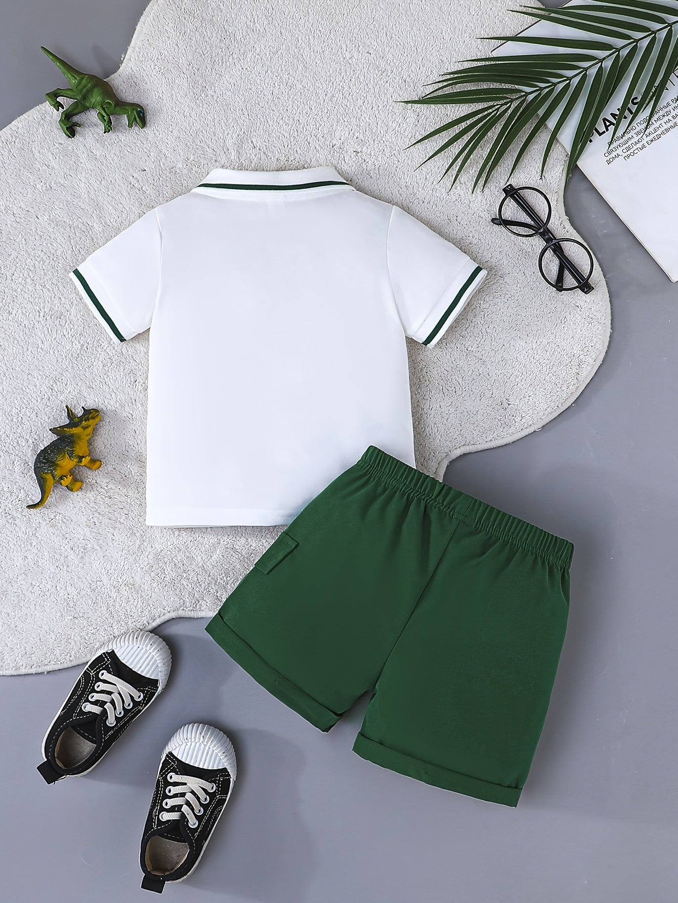 Boys Summer Casual Short Sleeve Polyester Dinosaur Print Shirt and Letter Patch Shorts Set, Regular Fit, Half Placket, No Belt, Slight Stretch Fabric, Knit Fabric, for Outdoor