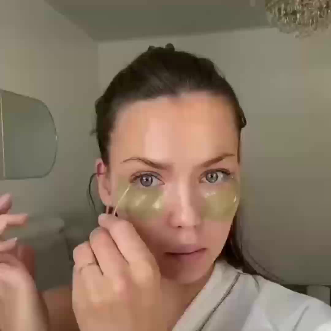 80g Hyaluronic Acid and Avocado Eye Essence Patch. It tightens the eye Light Beige, brightens the complexion, provides deep hydration and is hypoallergenic, suitable as eye makeup primer to Moisturizing Light Beige before app