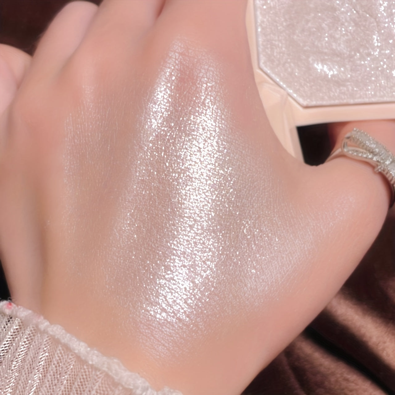 Waterproof Dual-Tone Highlighter & Luminizer Palette for All Skin Tones - Glitter Effect, Medium Coverage Powder Formula for Face, Cheekbone, and Eyeshadow Shimmer