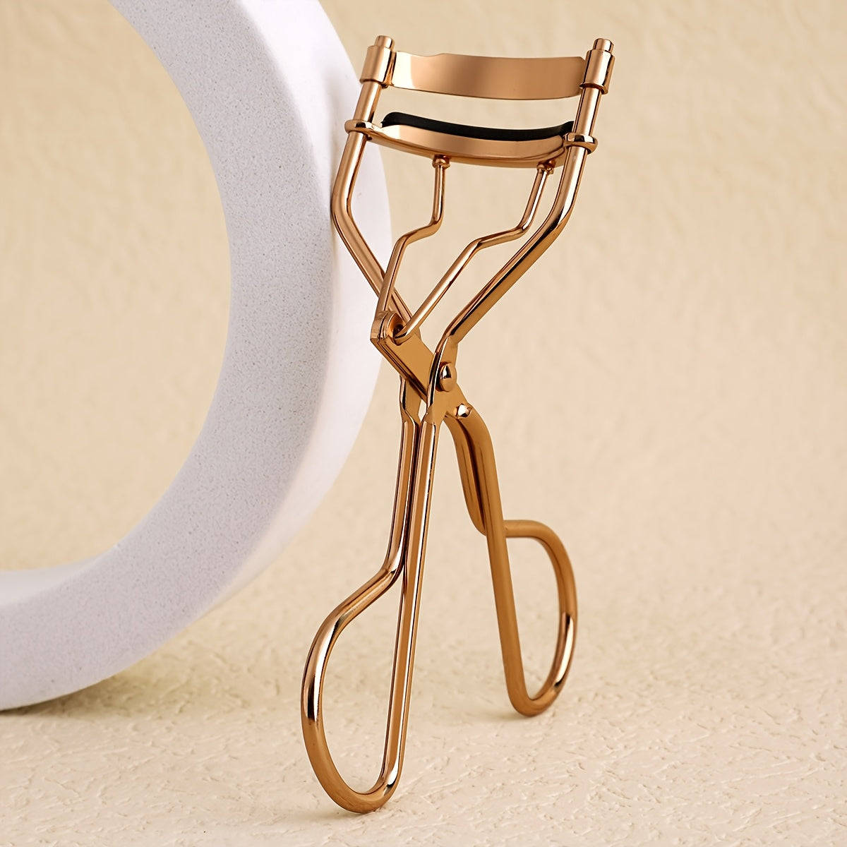 A Premium Golden Classic Eyelash Curler - A Beauty And Makeup Tool That Does Not Require Charging, Portable, Simple, Durable, A Natural Curling Beauty Tool Suitable For Women's Eyelashes.
